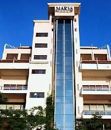 Mares Dolphin Park & מלון